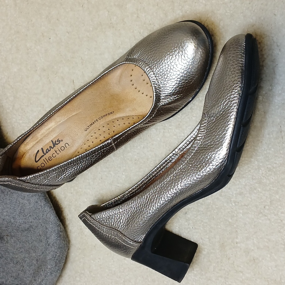 Clarks women's silver leather 2 inch heels. Size 7
